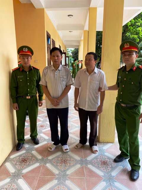 Thanh Hóa: Bí thư Đảng ủy xã và cán bộ địa chính bị bắt tạm giam ảnh 1