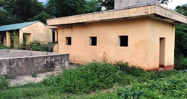 Rầu lòng cảnh xập xệ, xuống cấp ở Làng học sinh Mường Lát (Thanh Hóa) ảnh 6