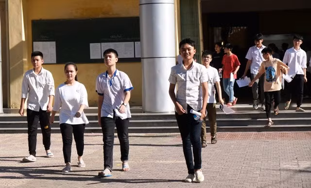 Thanh Hóa: Thí sinh đánh giá đề thi Văn vào lớp 10 không quá khó ảnh 1