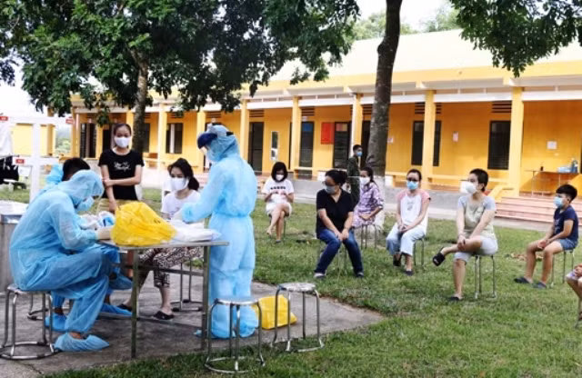 Thanh Hóa: Phát hiện 14 người dương tính với Covid-19 trong khu cách ly tập trung ảnh 1