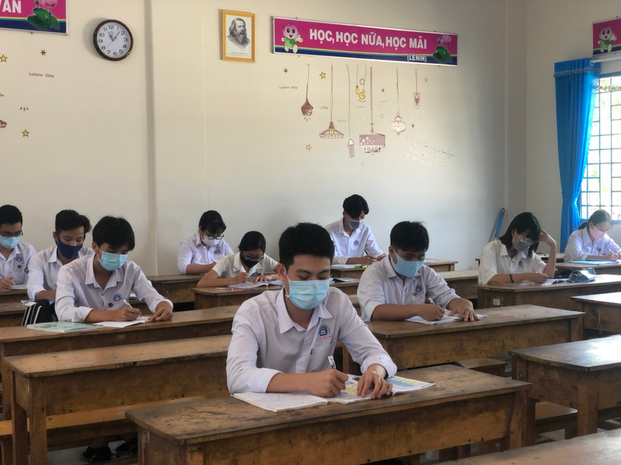 Đồng bằng sông Cửu Long: HS lớp 9 và lớp 12 đồng loạt trở lại trường ảnh 1 Đồng bằng sông Cửu Long: HS lớp 9 và lớp 12 đồng loạt trở lại trường ảnh 1