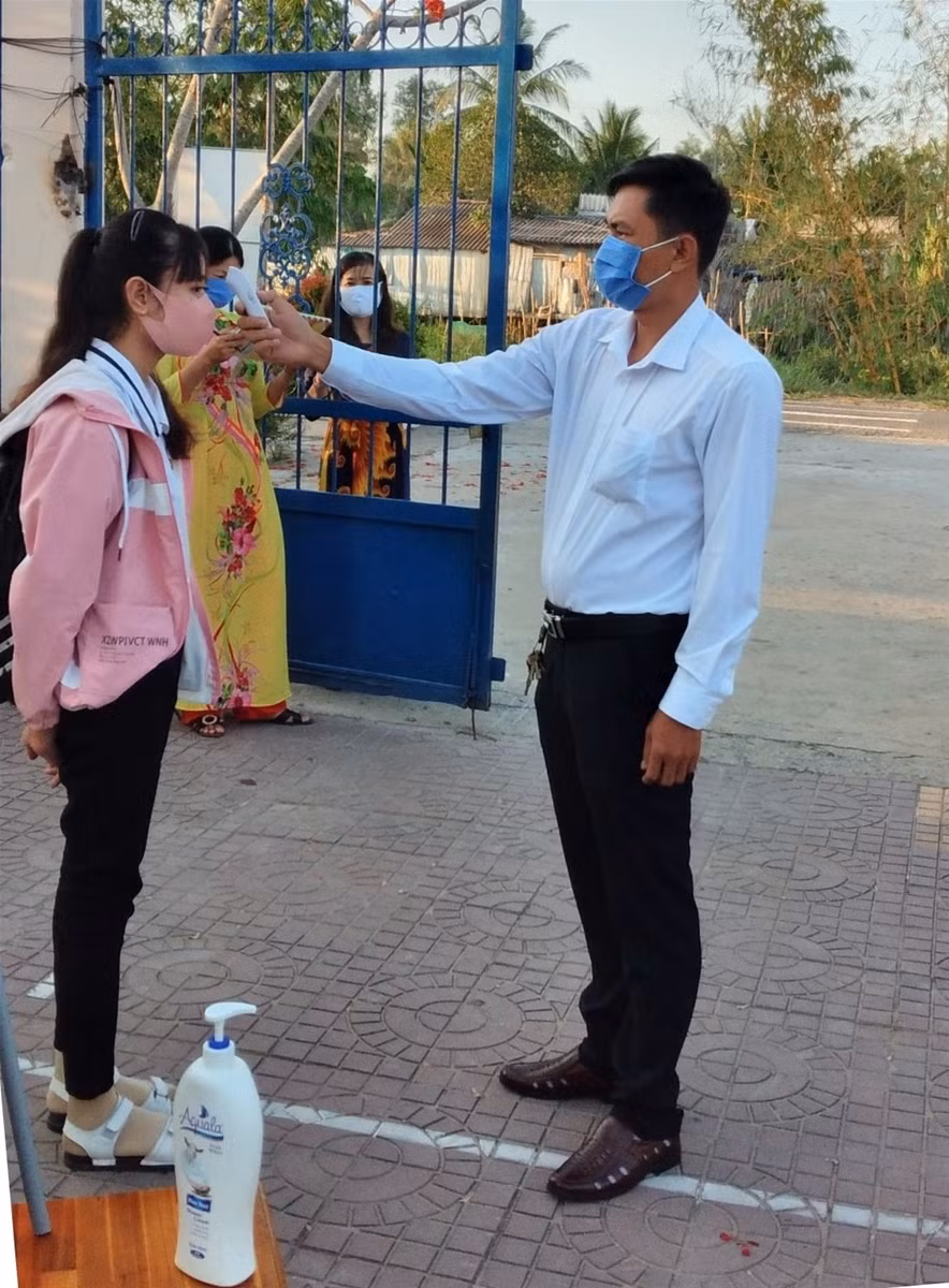 HS Cà Mau trở lại trường: Chia nhỏ sĩ số, giữ khoảng cách trong lớp học ảnh 2