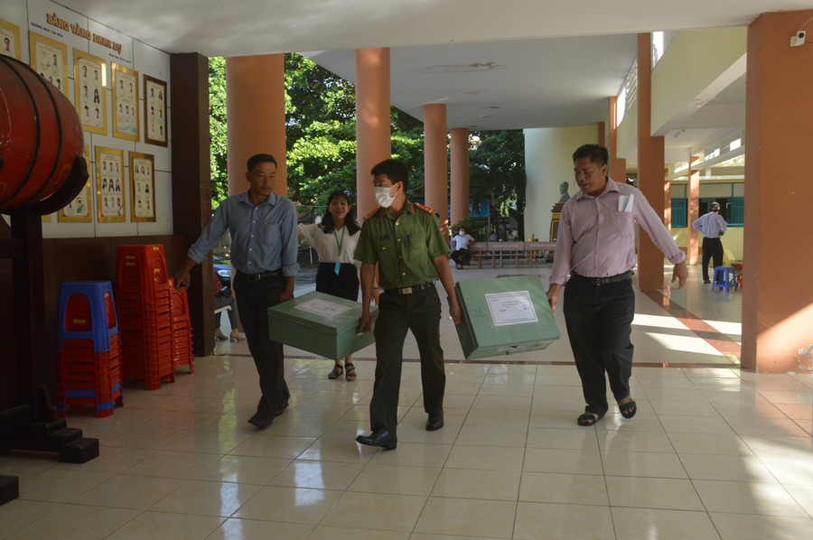 Sóc Trăng: Lãnh đạo Tỉnh ủy trực tiếp thị sát các điểm thi ảnh 2