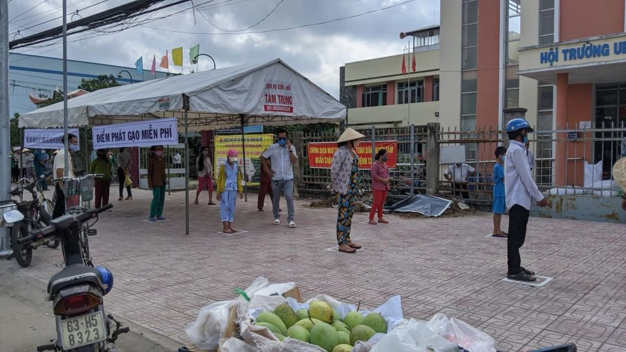 ATM gạo đầu tiên đến với bà con tỉnh Tiền Giang