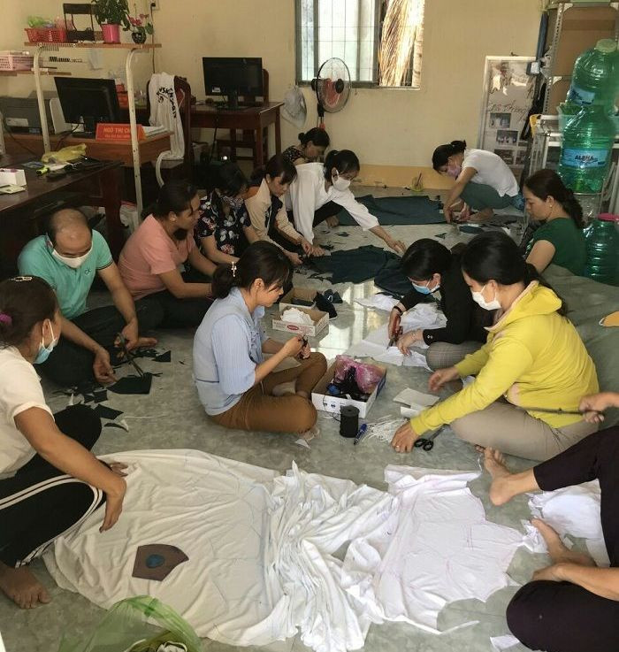 Đồng Tháp: Trường học may khẩu trang tặng học sinh và người dân ảnh 1 Đồng Tháp: Trường học may khẩu trang tặng học sinh và người dân ảnh 1