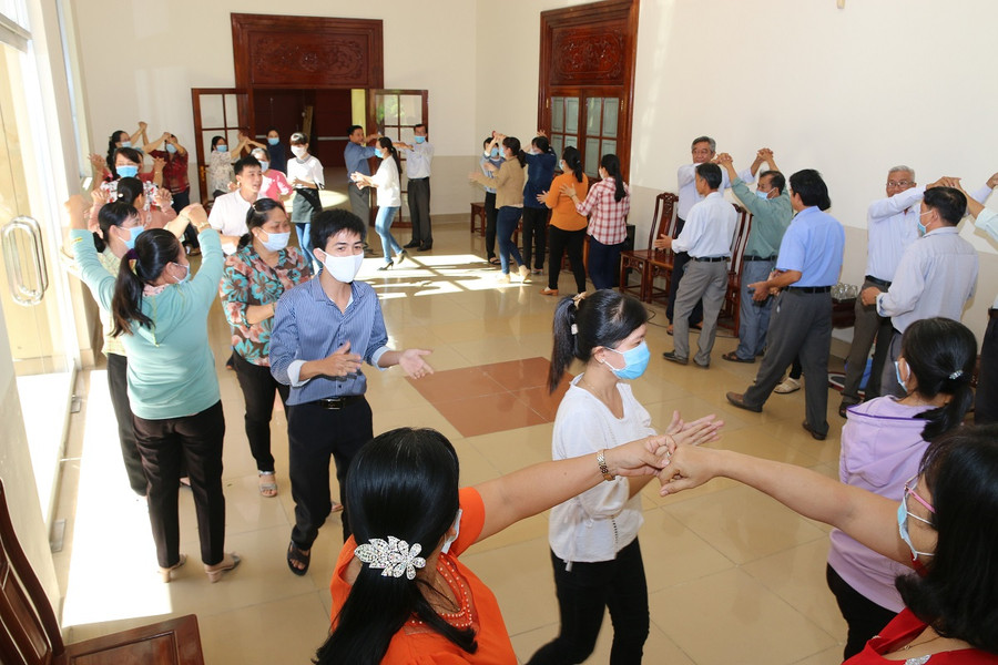 Tiền Giang: Truyền tải điểm mới trong kỹ năng dạy đọc viết cho giáo viên Tiểu học