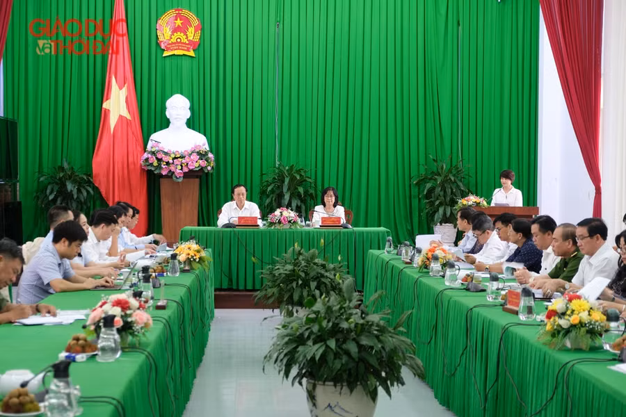 Địa phương tập trung nguồn lực chuẩn bị kỳ thi tốt nghiệp THPT và triển khai CT GDPT mới ảnh 1