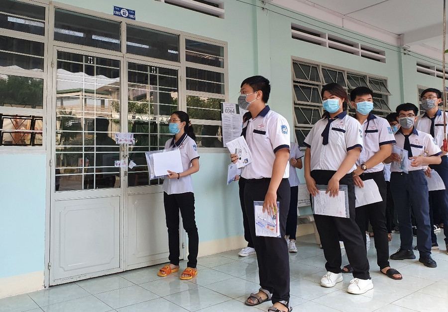 Phòng dịch nghiêm ngặt trong buổi thi đầu tiên ảnh 4 Phòng dịch nghiêm ngặt trong buổi thi đầu tiên ảnh 4