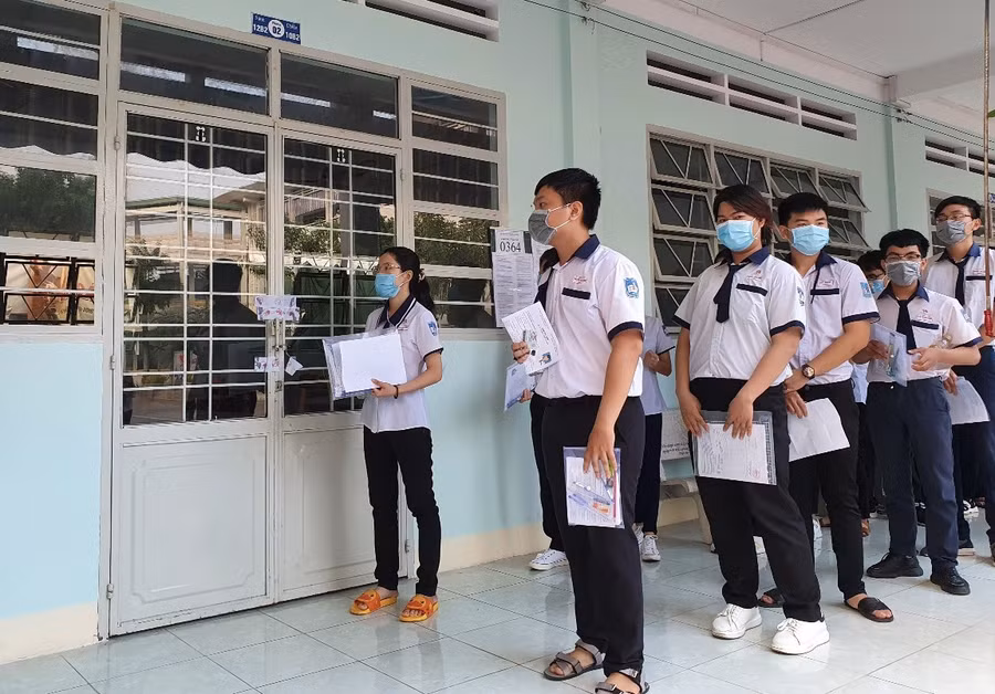 Phòng dịch nghiêm ngặt trong buổi thi đầu tiên ảnh 4
