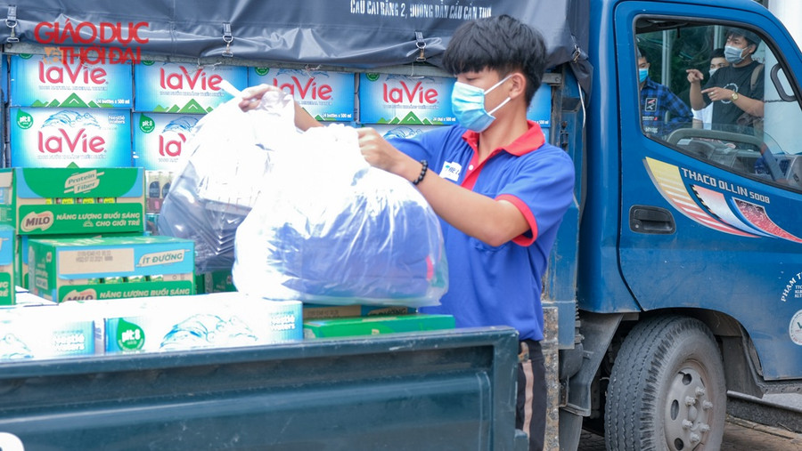 Cần Thơ: Khẩn trương tập kết vật phẩm hỗ trợ thí sinh ảnh 4 Cần Thơ: Khẩn trương tập kết vật phẩm hỗ trợ thí sinh ảnh 4