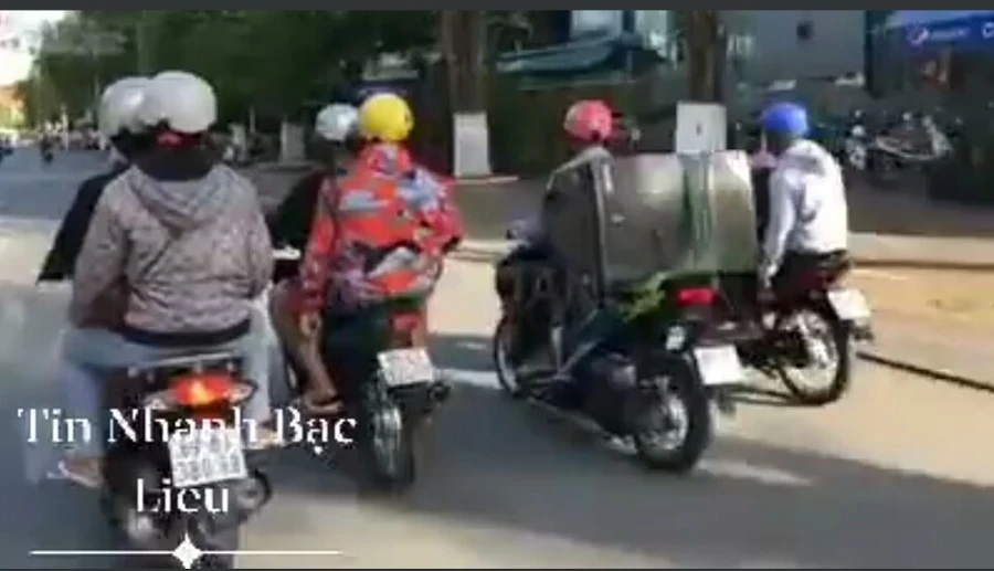 Bạc Liêu: Xác định 4 đối tượng chạy xe dàn hàng ngang chở loa kẹo kéo