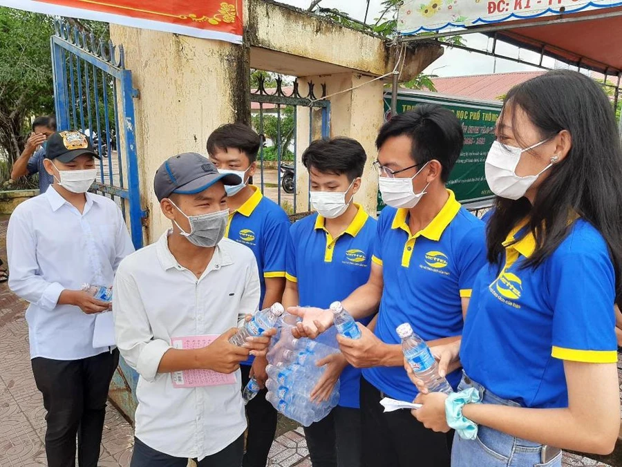 Cà Mau: Hỗ trợ 500 thí sinh có hoàn cảnh khó khăn trong những ngày thi