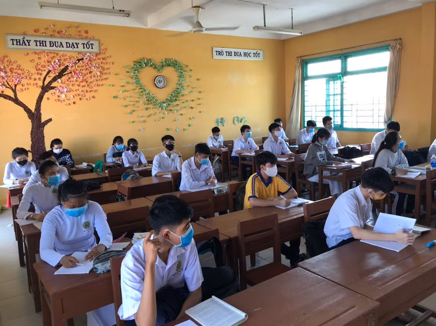 Học sinh Đồng bằng sông Cửu Long trở lại trường trong điều kiện phòng dịch nghiêm ngặt ảnh 5