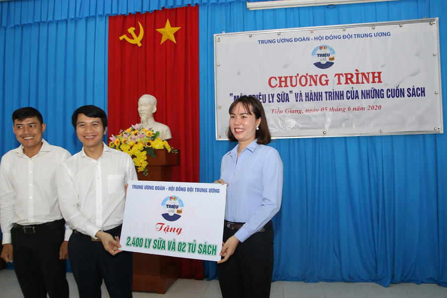 Chương trình “Một triệu ly sữa và hành trình những cuốn sách” đến với thiếu nhi Tiền Giang ảnh 1 Chương trình “Một triệu ly sữa và hành trình những cuốn sách” đến với thiếu nhi Tiền Giang ảnh 1