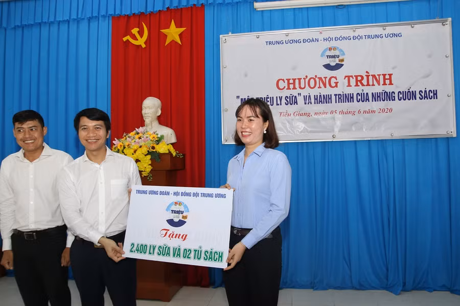 Chương trình “Một triệu ly sữa và hành trình những cuốn sách” đến với thiếu nhi Tiền Giang ảnh 1