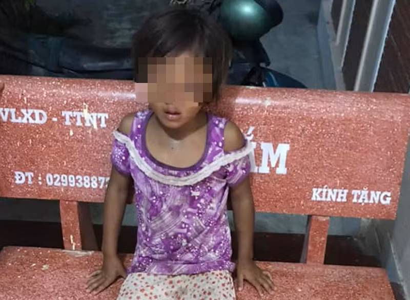 Sức khỏe bé gái bị cha đánh đập dã man đã ổn định ảnh 1