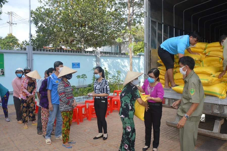 Sóc Trăng: Một doanh nghiệp hỗ trợ gần 60 tấn gạo cho người nghèo