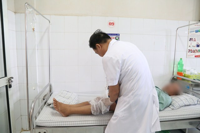 Lở loét do tự ý đắp lá chữa bệnh
