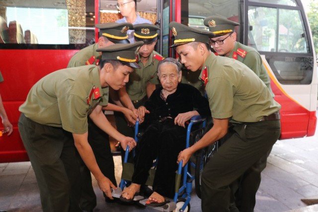 Tri ân mẹ Việt Nam anh hùng ảnh 2 Tri ân mẹ Việt Nam anh hùng ảnh 2