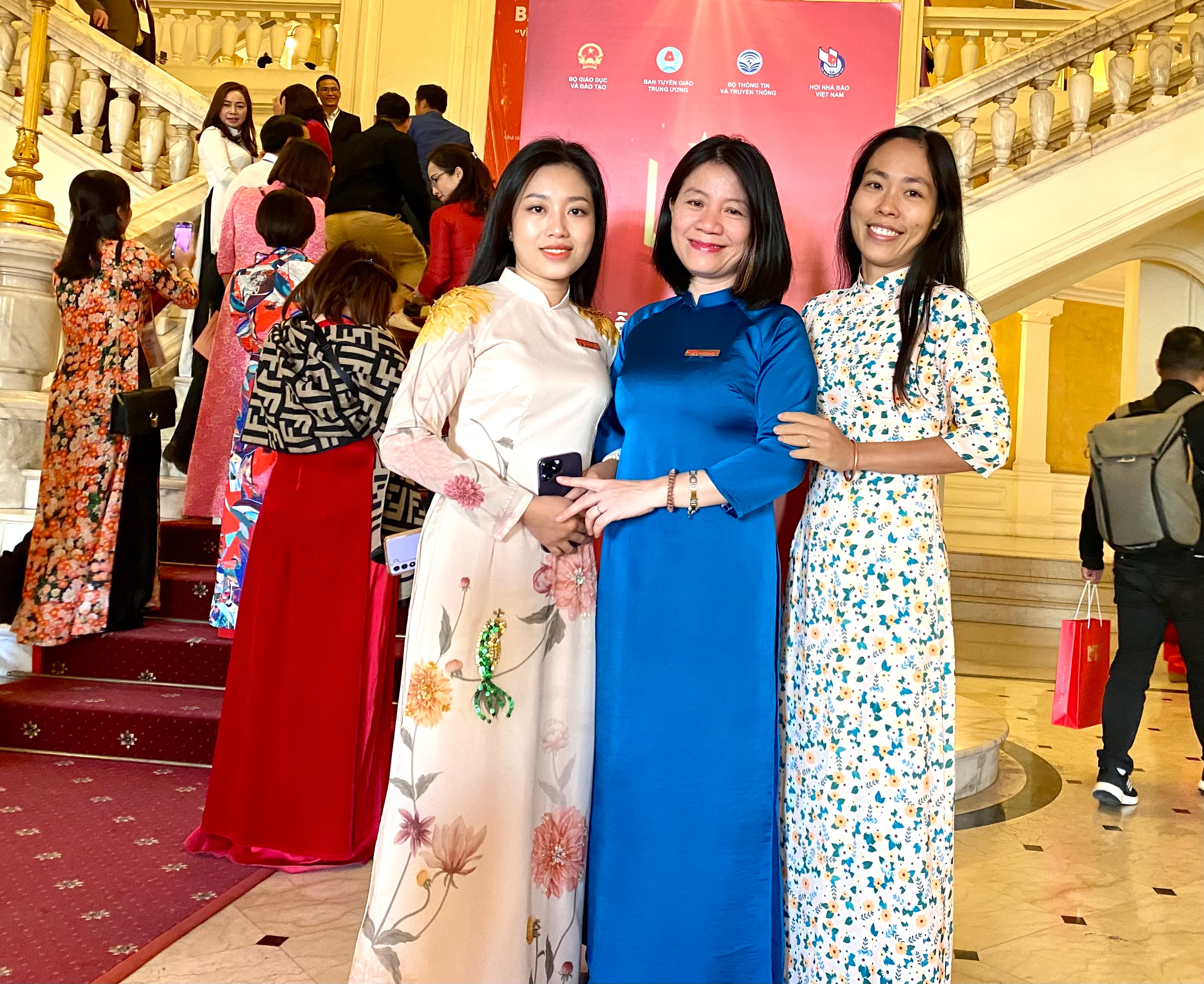 Nhóm tác giả Báo Đại đoàn kết. Ảnh Ngô Chuyên