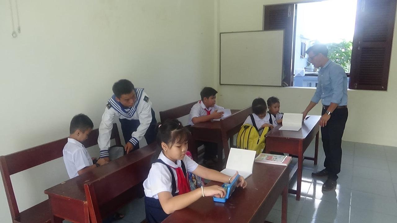 Ngay sau Lễ khai giảng thầy và trò bắt đầu vào năm học mới. Ngay sau Lễ khai giảng thầy và trò bắt đầu vào năm học mới.