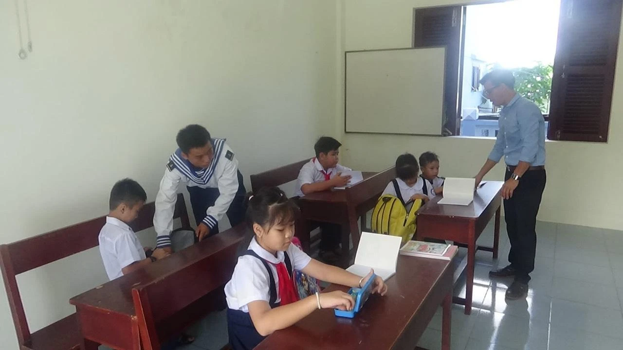 Ngay sau Lễ khai giảng thầy và trò bắt đầu vào năm học mới.