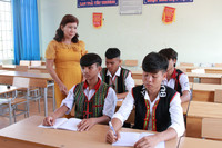 a4-daklak-thay-giao-vao-rung-tim-hoc-sinh-ve-on-thi.jpg