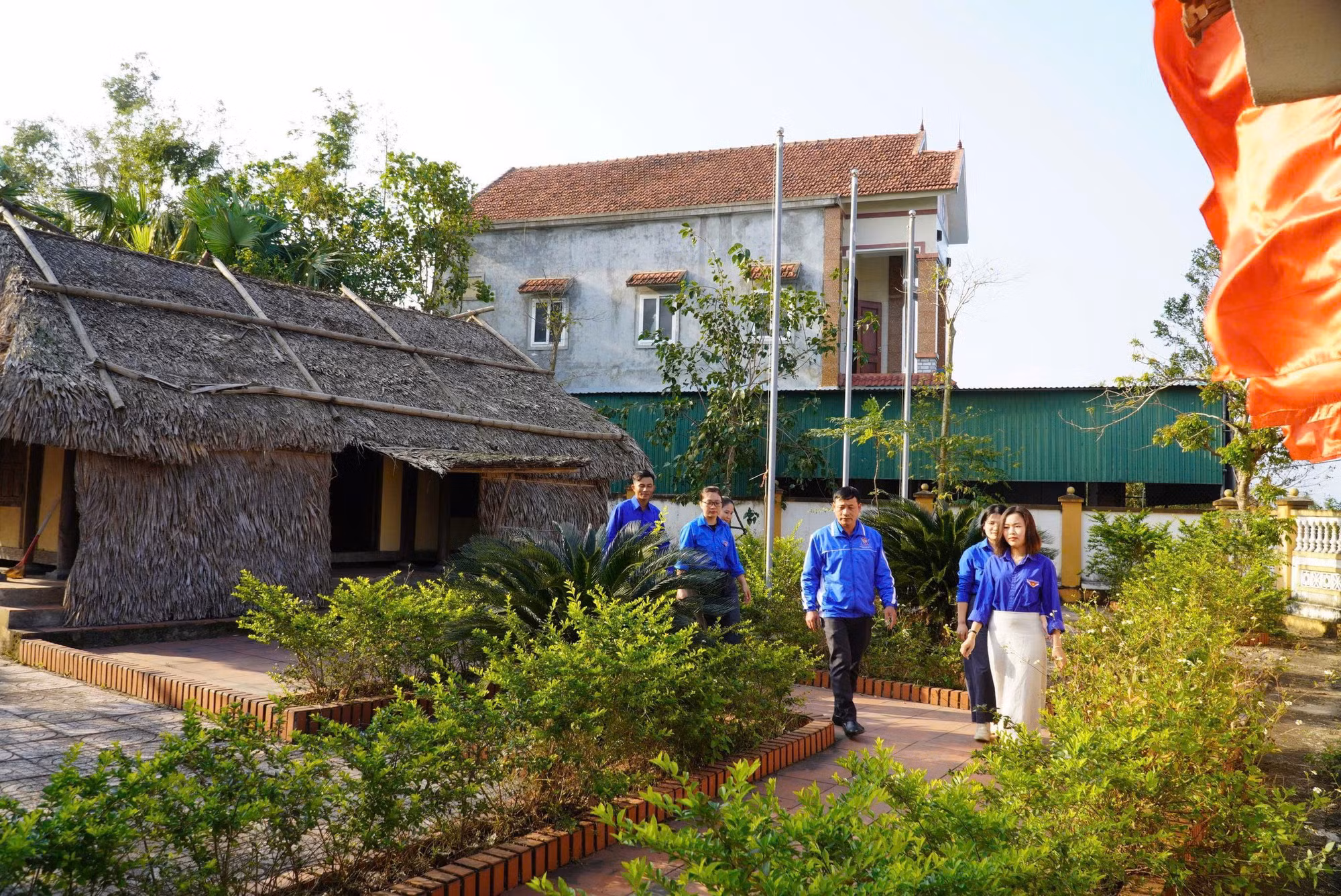 Nhà cụ Mai Kính (thôn Bùi Xá, xã Phù Việt, huyện Thạch Hà) nay là thôn Bùi Xá, xã Việt Xuyên, Hà Tĩnh.