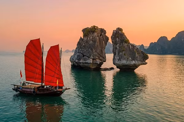 Cánh buồm đỏ Quảng Ninh