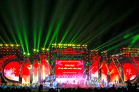 Lễ khai mạc với điểm nhấn là chương trình nghệ thuật có chủ đề “Rực sáng di sản triều Trần - Rạng rỡ chào kỷ nguyên mới”.