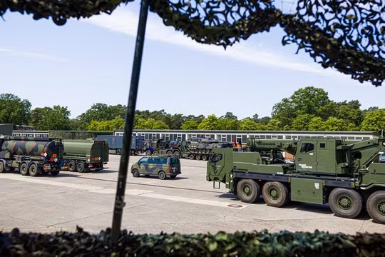 Thiết bị quân sự tại Doanh trại Clausewitz ở Nienburg, trong khuôn khổ cuộc tập trận CIMIC Quadriga 2026 của NATO.