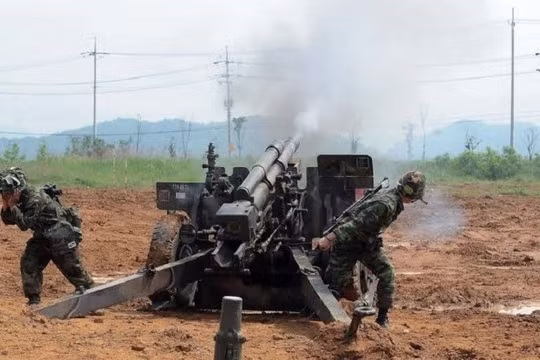 Pháo tự hành M101 của Hàn Quốc.