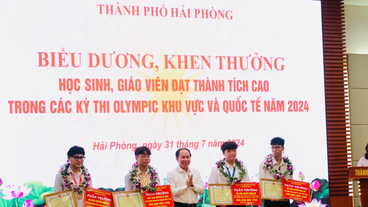 Hải Phòng biểu dương, khen thưởng học sinh, giáo viên đạt thành tích cao thi quốc tế