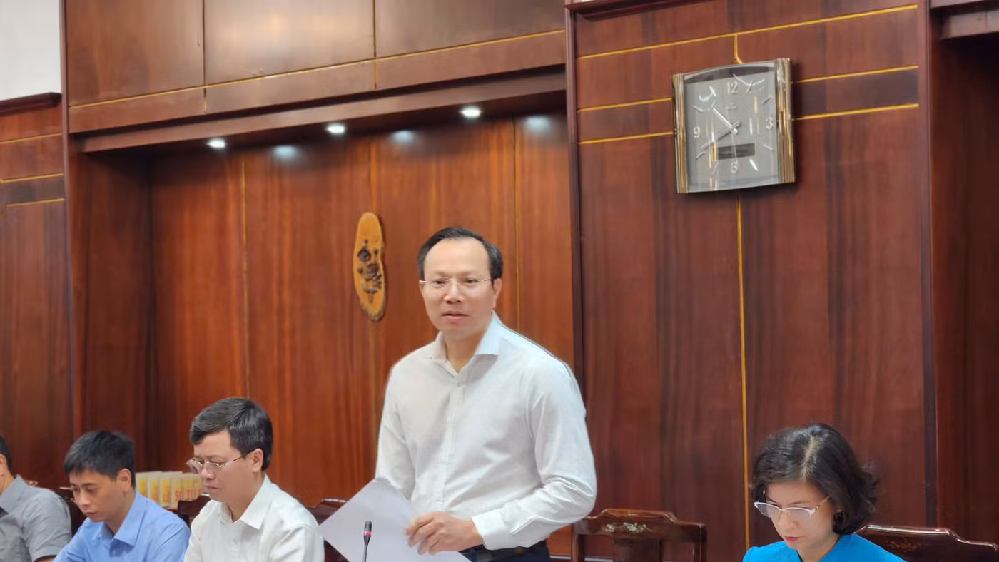 Ông Đoàn Trung Kiên - Thứ trưởng Bộ GD&ĐT, Trưởng đoàn công tác phát biểu tại buổi làm việc. 