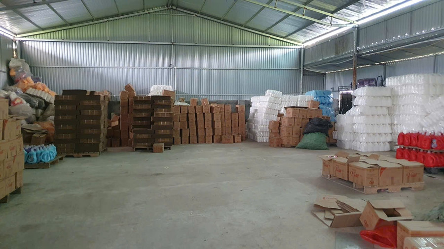 Kho hàng với lượng hàng lớn được đóng gói sẵn của công ty H.V z6812358569262-ce313e9c013d33398463f61aab9b86c0.jpg