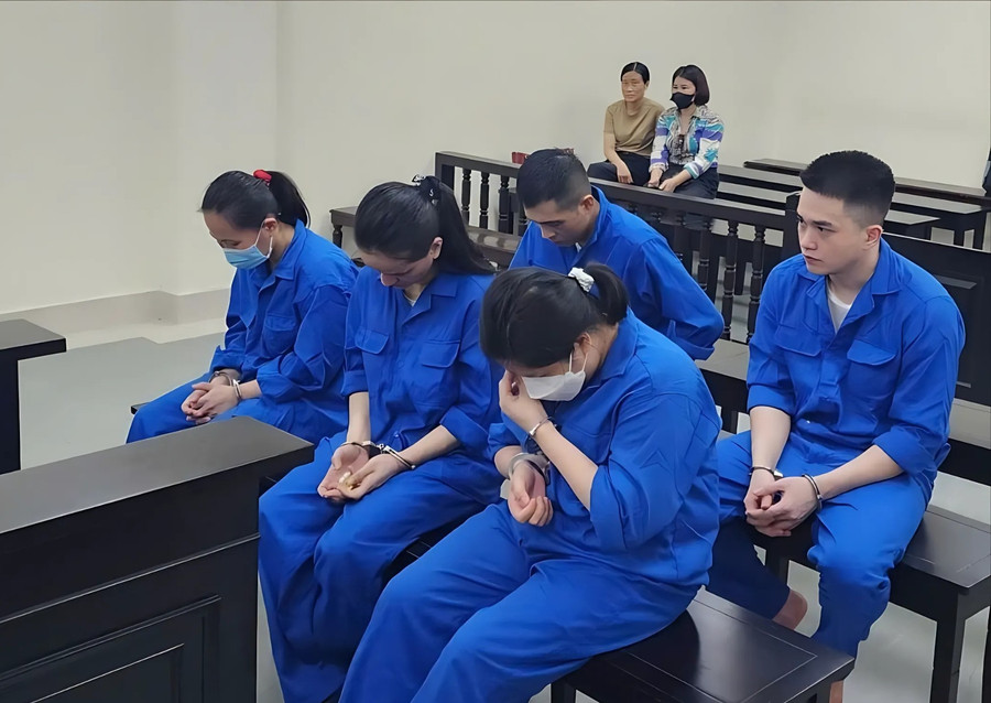 Các bị cáo tại phiên xét xử.