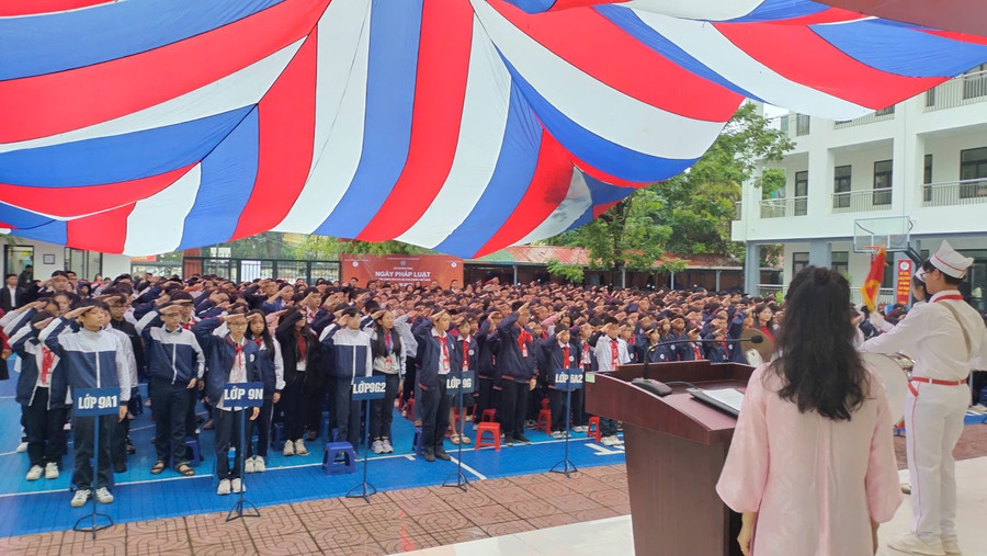 Sự kiện thu hút gần 700 học sinh, giáo viên cùng đại diện các ban, ngành và cơ quan báo chí tham dự.