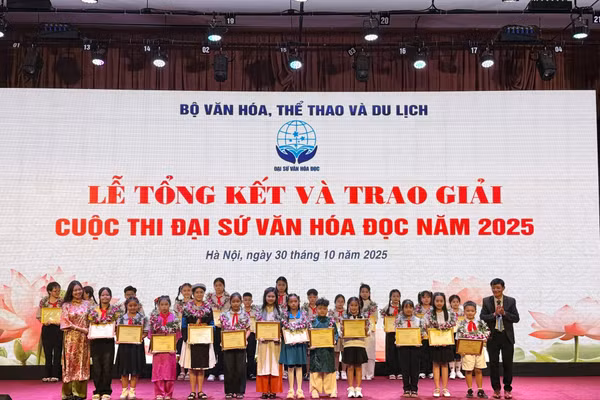 Ban tổ chức đã trao 15 giải tập thể và 140 giải cá nhân.