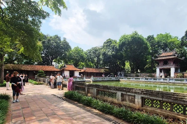 Các Ban Quản lý di tích - danh thắng: Văn Miếu-Quốc Tử Giám, Nhà tù Hỏa Lò và các địa phương khẩn trương thực hiện các biện pháp phòng, chống trước bão Wipha - Ảnh minh họa.