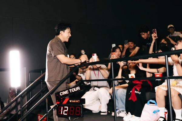 Tổng doanh thu các bộ phim gắn với tên tuổi Trấn Thành trong khoảng 5 năm qua đã lên tới gần 2.300 tỷ đồng.