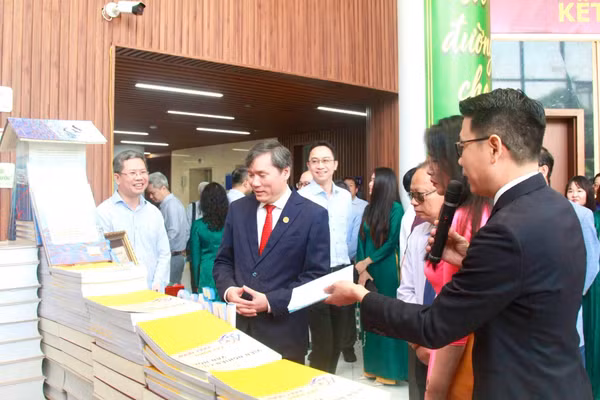 Trưng bày diễn ra đến hết ngày 22/8 tại trụ sở Viện Hàn lâm Khoa học xã hội Việt Nam - Ảnh: BTC.