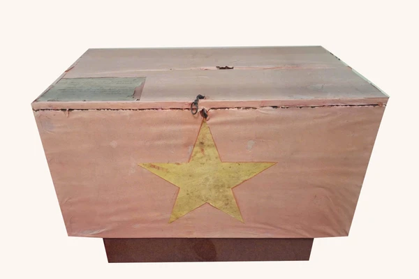 Chiếc hòm phiếu được trang bị cho các xã thuộc huyện Đắc Nông (Đắk Lắk) ngày 25/4/1976.