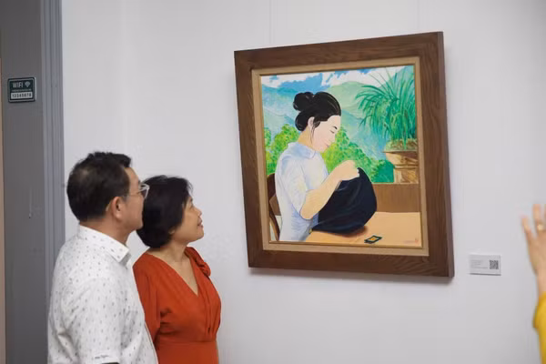 Các tác phẩm của John Lester thu hút sự chú ý của công chúng.