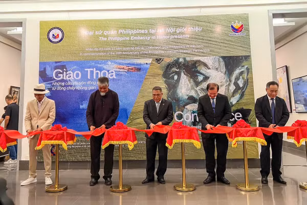 Triển lãm "Giao thoa" sẽ diễn ra đến hết ngày 22/10 tại Bảo tàng Mỹ thuật Việt Nam.