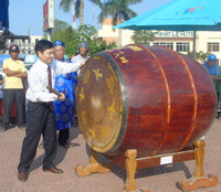 Quảng Bình: Đua thuyền truyền thống trên sông Nhật Lệ ảnh 1