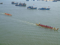 Quảng Bình: Đua thuyền truyền thống trên sông Nhật Lệ ảnh 3