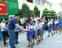 Quảng Bình: Chia sẻ khó khăn cùng học sinh vùng lũ ảnh 1 Quảng Bình: Chia sẻ khó khăn cùng học sinh vùng lũ ảnh 1