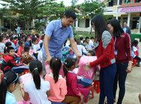 Quảng Bình: Chia sẻ khó khăn cùng học sinh vùng lũ ảnh 3 Quảng Bình: Chia sẻ khó khăn cùng học sinh vùng lũ ảnh 3