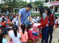 Quảng Bình: Chia sẻ khó khăn cùng học sinh vùng lũ ảnh 3