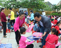 Quảng Bình: Chia sẻ khó khăn cùng học sinh vùng lũ ảnh 2 Quảng Bình: Chia sẻ khó khăn cùng học sinh vùng lũ ảnh 2